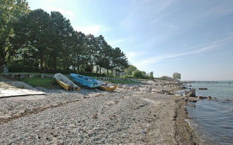 Yari - 250M from the Sea: Dak, Huis, Deur, Verblijf, Schaduw, Siding, Werf, Landgoed, Backyard