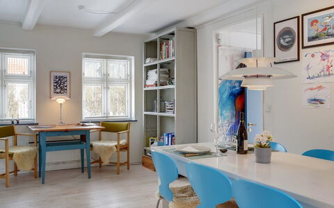 Eeli - 150M from the Sea: Meubilair, Interieur Ontwerp, Flooring, Stoel, Verdieping, Muur, Tafel, Hout, Plafond, Eetkamer
