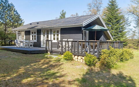 Arild - 10M from the Sea: Gras, Verblijf, Huis, Veranda, Huis, Dak, Siding, Landelijk Gebied, Deur, Boerderij