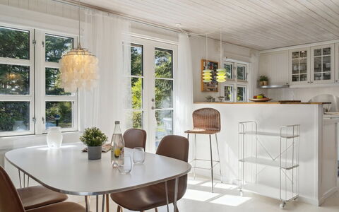 Arild - 10M from the Sea: Meubilair, Interieur Ontwerp, Flooring, Verdieping, Lichte Inrichting, Hout, Plafond, Eetkamer, Kroonluchter, Stoel