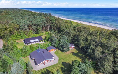 Gulborg - 25M from the Sea: Dak, Huis, Huis, Verblijf, Siding, Landgoed, Oprit, Garden Gebouwen, Werf, Schuur