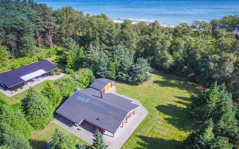 Gulborg - 25M from the Sea: Dak, Huis, Huis, Verblijf, Siding, Landgoed, Oprit, Garden Gebouwen, Werf, Schuur