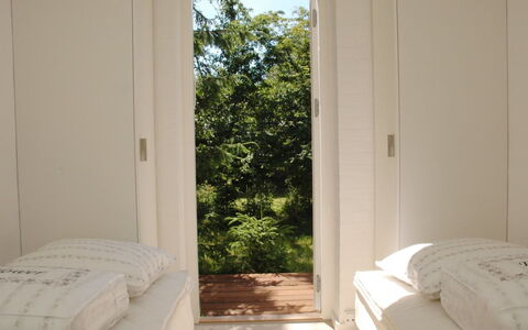 Fernande - 150M from the Sea: Hout, Verdieping, Slaapkamer, Flooring, Interieur Ontwerp, Bed, Meubilair, Kamer, Bedding, Laken