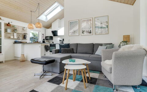 Jelke - 50M from the Sea: Appartement, Schaduw, Balkon, Stoel, Hek, Buitenmeubels, Aluminium, Kunstgras