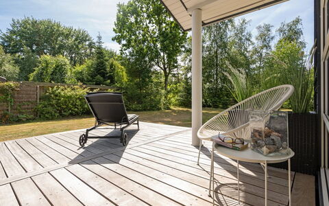 Jelke - 50M from the Sea: Appartement, Schaduw, Balkon, Stoel, Hek, Buitenmeubels, Aluminium, Kunstgras