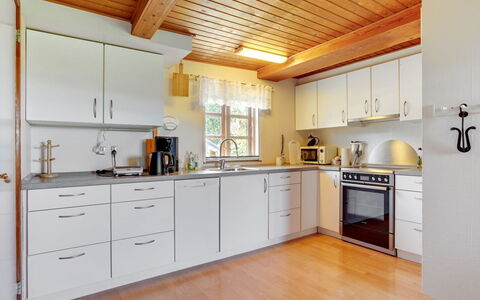 Redlef - 9Km from the Sea: Flooring, Muur, Verdieping, Interieur Ontwerp, Hout, Plafond, Houten Vloer, Verlichting, Meubilair, Laminaatvloer