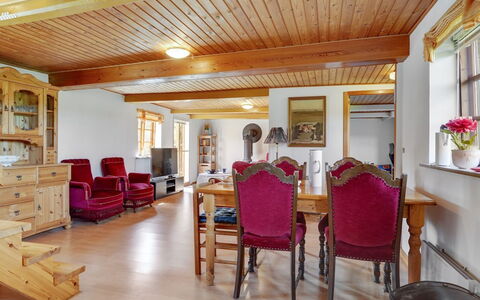 Redlef - 9Km from the Sea: Flooring, Muur, Verdieping, Interieur Ontwerp, Hout, Plafond, Houten Vloer, Verlichting, Meubilair, Laminaatvloer