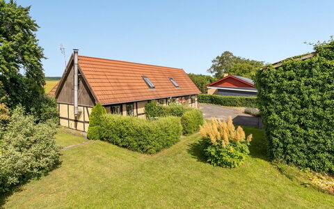Redlef - 9Km from the Sea: Flooring, Muur, Verdieping, Interieur Ontwerp, Hout, Plafond, Houten Vloer, Verlichting, Meubilair, Laminaatvloer