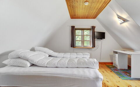 Redlef - 9Km from the Sea: Flooring, Muur, Verdieping, Interieur Ontwerp, Hout, Plafond, Houten Vloer, Verlichting, Meubilair, Laminaatvloer
