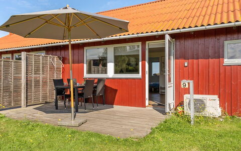 Esther - 700M from the Sea: Dak, Huis, Land Lot, Huis, Verblijf, Landgoed, Garden Gebouwen, Schaduw, Blokhut, Landscaping