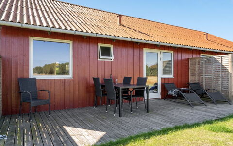 Esther - 700M from the Sea: Dak, Huis, Land Lot, Huis, Verblijf, Landgoed, Garden Gebouwen, Schaduw, Blokhut, Landscaping