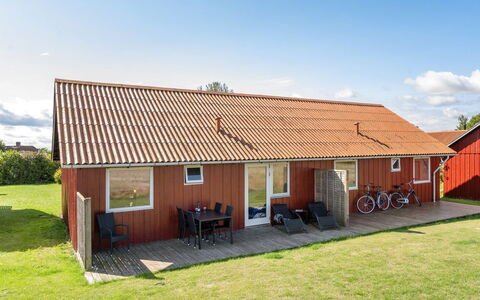 Esther - 700M from the Sea: Dak, Huis, Land Lot, Huis, Verblijf, Landgoed, Garden Gebouwen, Schaduw, Blokhut, Landscaping
