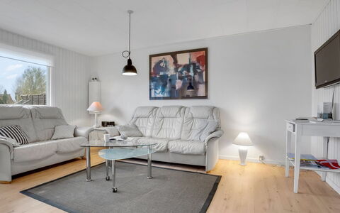 Esther - 700M from the Sea: Appartement, Schaduw, Balkon, Stoel, Hek, Buitenmeubels, Aluminium, Kunstgras