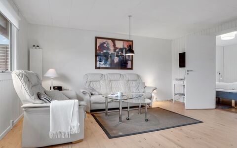Esther - 700M from the Sea: Appartement, Schaduw, Balkon, Stoel, Hek, Buitenmeubels, Aluminium, Kunstgras