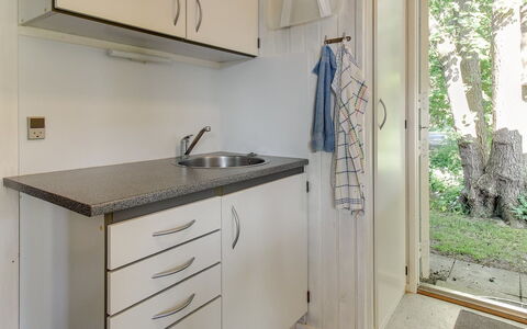 Virve - 300M from the Sea: Dak, Huis, Huis, Verblijf, Deur, Siding, Dek, Veranda, Plank, Hardwood