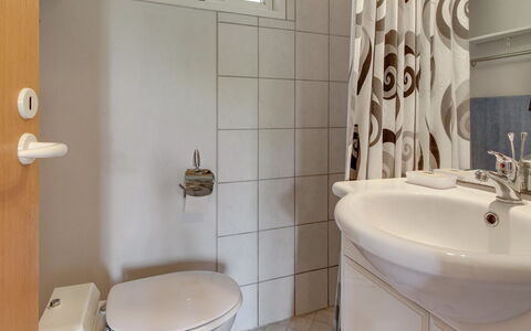 Virve - 300M from the Sea: Dak, Huis, Huis, Verblijf, Deur, Siding, Dek, Veranda, Plank, Hardwood