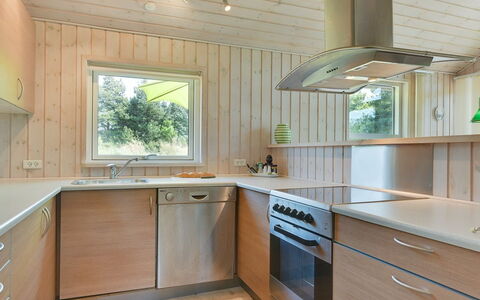 Aksel - 150M from the Sea: Flooring, Interieur Ontwerp, Hout, Keuken, Countertop, Plafond, Verdieping, Cabinetry, Lichte Inrichting, Toestel Van De Keuken