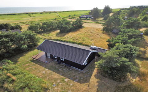 Aksel - 150M from the Sea: Dak, Huis, Land Lot, Huis, Verblijf, Landgoed, Garden Gebouwen, Schaduw, Blokhut, Landscaping