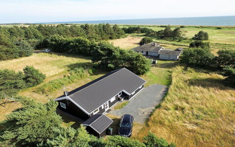 Aksel - 150M from the Sea: Dak, Huis, Land Lot, Huis, Verblijf, Landgoed, Garden Gebouwen, Schaduw, Blokhut, Landscaping