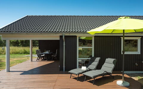 Aksel - 150M from the Sea: Dak, Huis, Land Lot, Huis, Verblijf, Landgoed, Garden Gebouwen, Schaduw, Blokhut, Landscaping