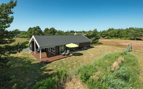 Aksel - 150M from the Sea: Dak, Huis, Land Lot, Huis, Verblijf, Landgoed, Garden Gebouwen, Schaduw, Blokhut, Landscaping