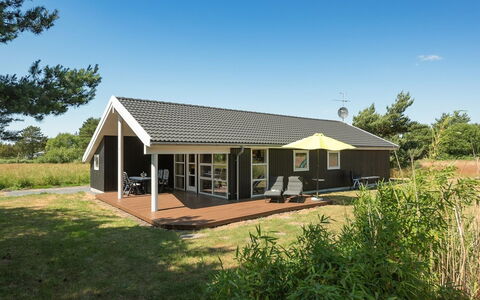 Aksel - 150M from the Sea: Dak, Huis, Land Lot, Huis, Verblijf, Landgoed, Garden Gebouwen, Schaduw, Blokhut, Landscaping