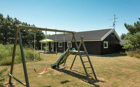 Aksel - 150M from the Sea: Dak, Huis, Land Lot, Huis, Verblijf, Landgoed, Garden Gebouwen, Schaduw, Blokhut, Landscaping