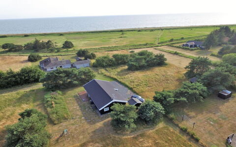 Aksel - 150M from the Sea: Dak, Huis, Land Lot, Huis, Verblijf, Landgoed, Garden Gebouwen, Schaduw, Blokhut, Landscaping