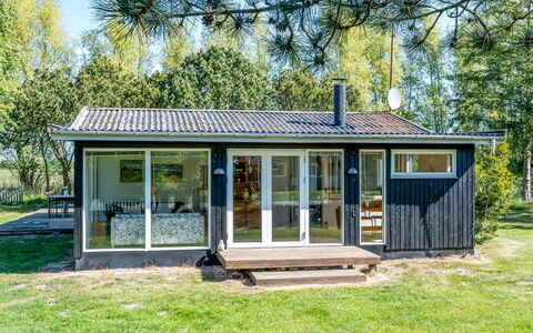 Arendine - 700M from the Sea: Dak, Huis, Huis, Verblijf, Deur, Siding, Dek, Veranda, Plank, Hardwood