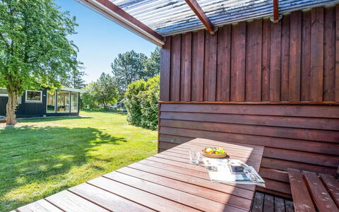 Arendine - 700M from the Sea: Dak, Huis, Huis, Verblijf, Deur, Siding, Dek, Veranda, Plank, Hardwood