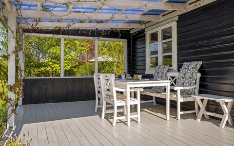 Lamberthus - 600M from the Sea: Hout, Meubilair, Buitenmeubels, Flooring, Verdieping, Veranda, Stoel, Houten Vloer, Hardwood, Dek