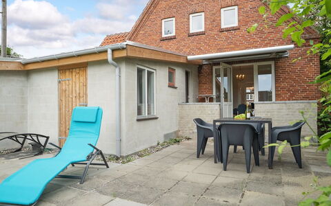 Feikje - 5.5Km from the Sea: Dak, Huis, Deur, Verblijf, Schaduw, Siding, Werf, Landgoed, Backyard