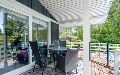 Asmine - 670M from the Sea: Dak, Huis, Huis, Verblijf, Siding, Landgoed, Oprit, Garden Gebouwen, Werf, Schuur