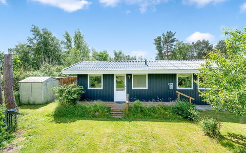 Asmine - 670M from the Sea: Dak, Huis, Huis, Verblijf, Siding, Landgoed, Oprit, Garden Gebouwen, Werf, Schuur