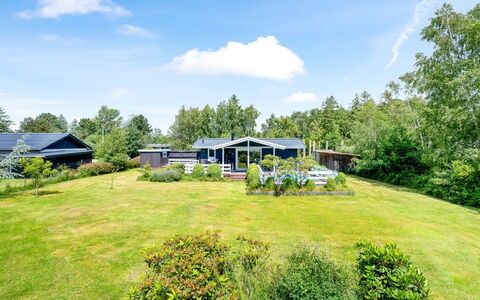 Asmine - 670M from the Sea: Dak, Huis, Huis, Verblijf, Siding, Landgoed, Oprit, Garden Gebouwen, Werf, Schuur