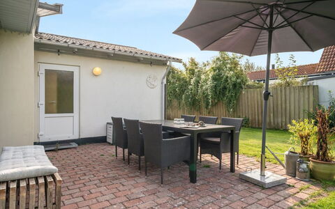 Hattie - 100M from the Sea: Meubilair, Buitenmeubels, Stoel, Tafel, Buitentafel, Keuken En Eettafel, Bloempot, Tuin, Huis