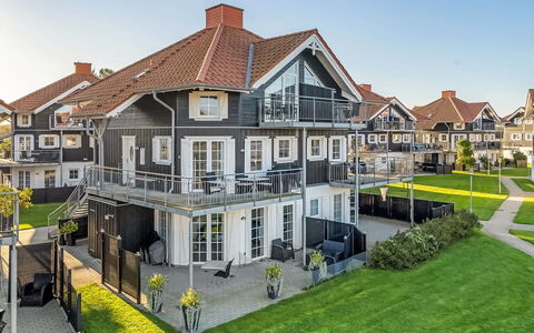 Nikica - 350M from the Sea: Architectuur, Dak, Huis, Samengesteld Materiaal, Daylighting, Siding, Oprit