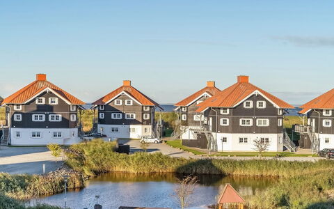 Nikica - 350M from the Sea: Architectuur, Dak, Huis, Samengesteld Materiaal, Daylighting, Siding, Oprit