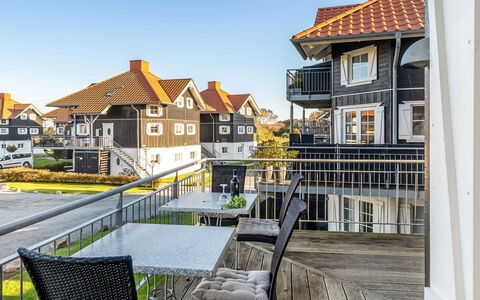 Nikica - 350M from the Sea: Architectuur, Dak, Huis, Samengesteld Materiaal, Daylighting, Siding, Oprit