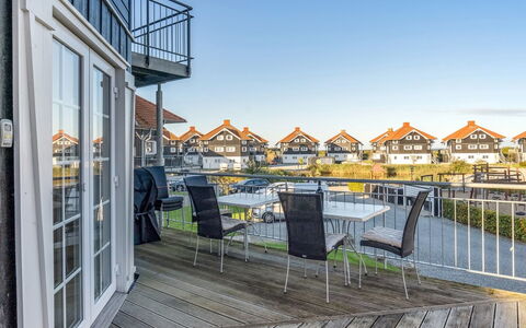 Nikica - 350M from the Sea: Architectuur, Dak, Huis, Samengesteld Materiaal, Daylighting, Siding, Oprit