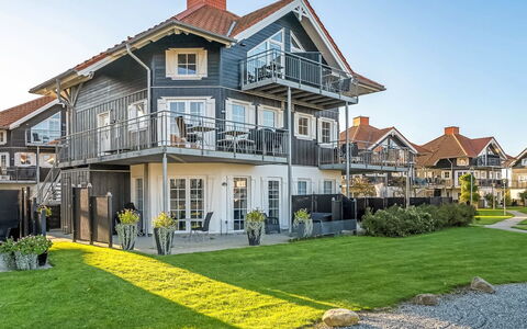 Nikica - 350M from the Sea: Architectuur, Dak, Huis, Samengesteld Materiaal, Daylighting, Siding, Oprit