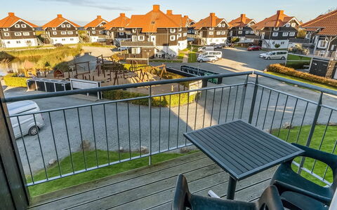 Nikica - 350M from the Sea: Architectuur, Dak, Huis, Samengesteld Materiaal, Daylighting, Siding, Oprit