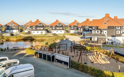 Nikica - 350M from the Sea: Architectuur, Dak, Huis, Samengesteld Materiaal, Daylighting, Siding, Oprit