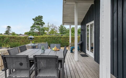 Asya - 600M from the Sea: Blauw, Struik, Verblijf, Groundcover, Tuin, Landgoed, Schaduw, Landscaping, Boerderij, Eco Hotel