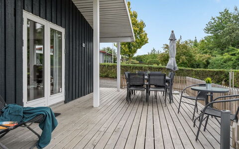 Asya - 600M from the Sea: Blauw, Struik, Verblijf, Groundcover, Tuin, Landgoed, Schaduw, Landscaping, Boerderij, Eco Hotel