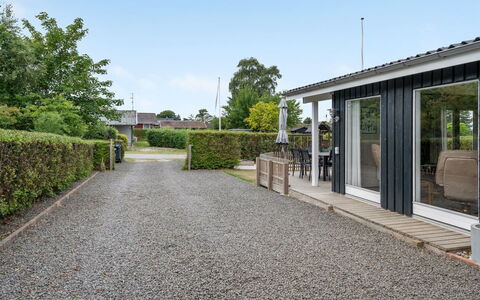 Asya - 600M from the Sea: Blauw, Struik, Verblijf, Groundcover, Tuin, Landgoed, Schaduw, Landscaping, Boerderij, Eco Hotel