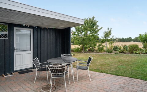 Asya - 600M from the Sea: Blauw, Struik, Verblijf, Groundcover, Tuin, Landgoed, Schaduw, Landscaping, Boerderij, Eco Hotel