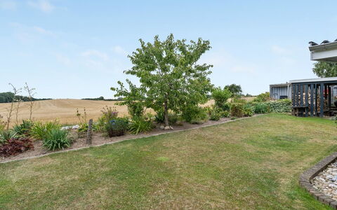 Asya - 600M from the Sea: Blauw, Struik, Verblijf, Groundcover, Tuin, Landgoed, Schaduw, Landscaping, Boerderij, Eco Hotel