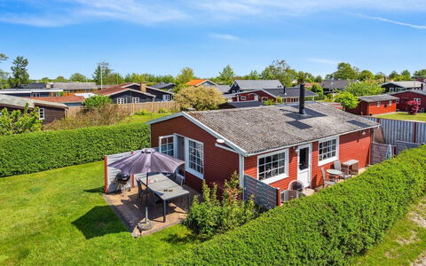 Amy - 150M from the Sea: Huis, Woongebied, Dak, Huis, Verblijf, Tuin, Gazon, Landgoed, Voorstad, Landscaping