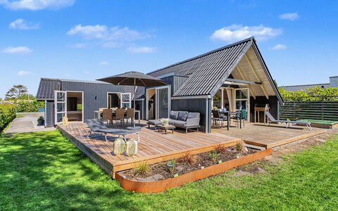 Elbert - 100M from the Sea: Hout, Tuin, Backyard, Land Lot, Huis, Dak, Schaduw, Dek, Hardwood, Werf
